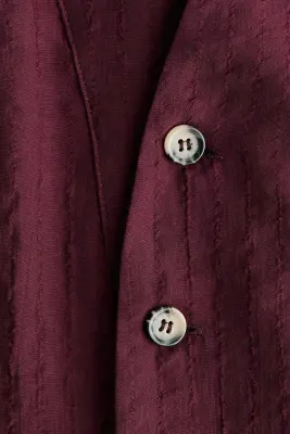 Chemise en tissu texturé avec détail boutonné - Bordeaux — photo 5