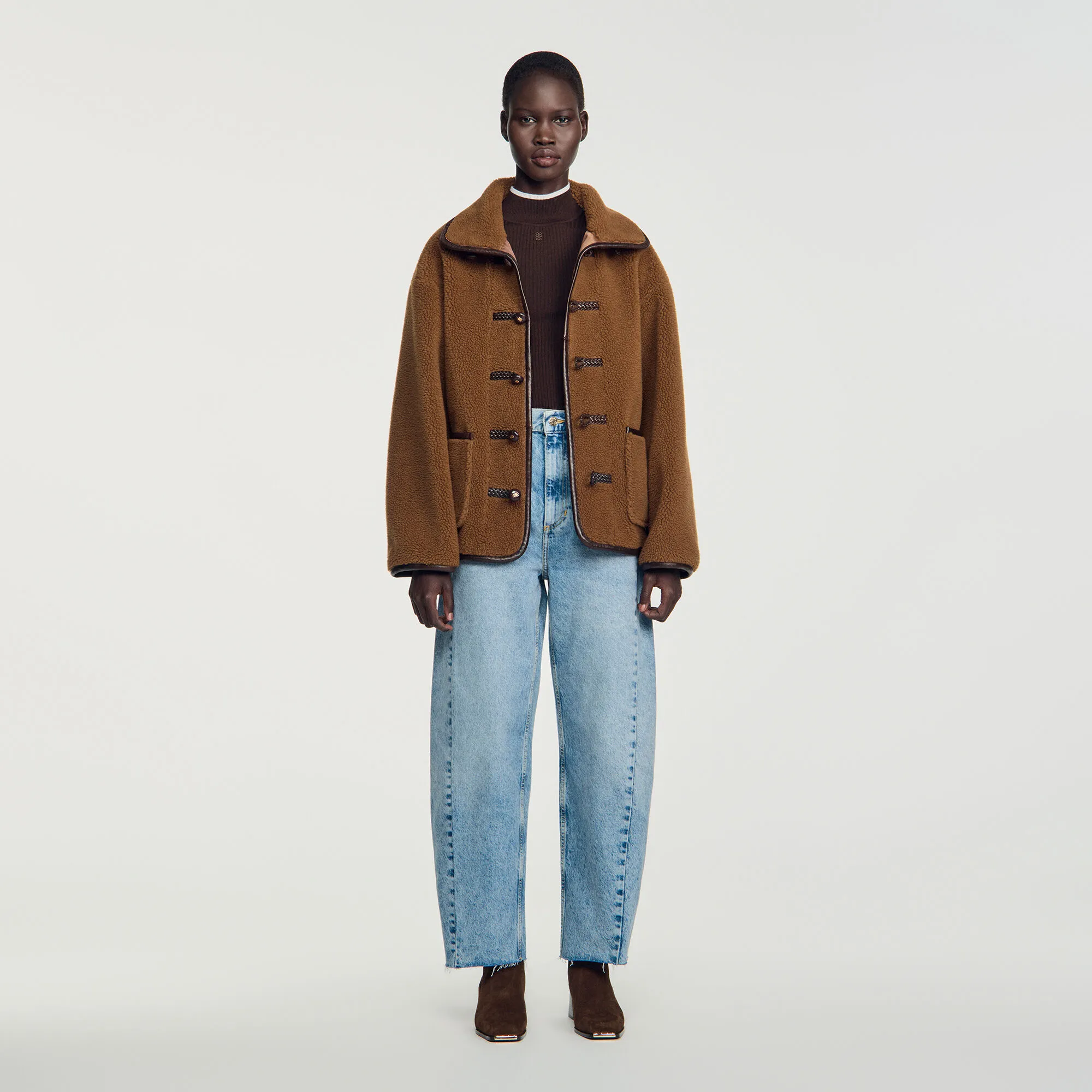 Manteau court en fausse fourrure
