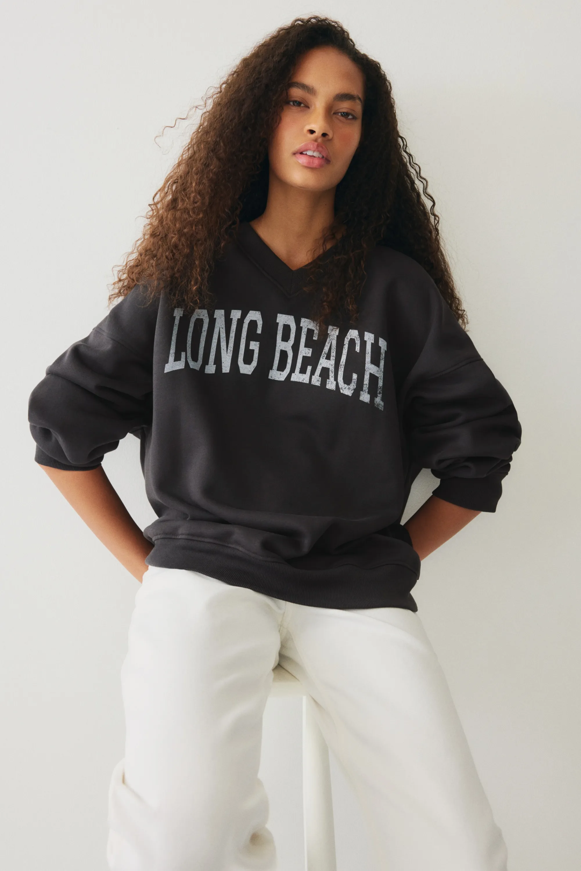 Sweat oversize avec encolure en V - Gris foncé/Long beach