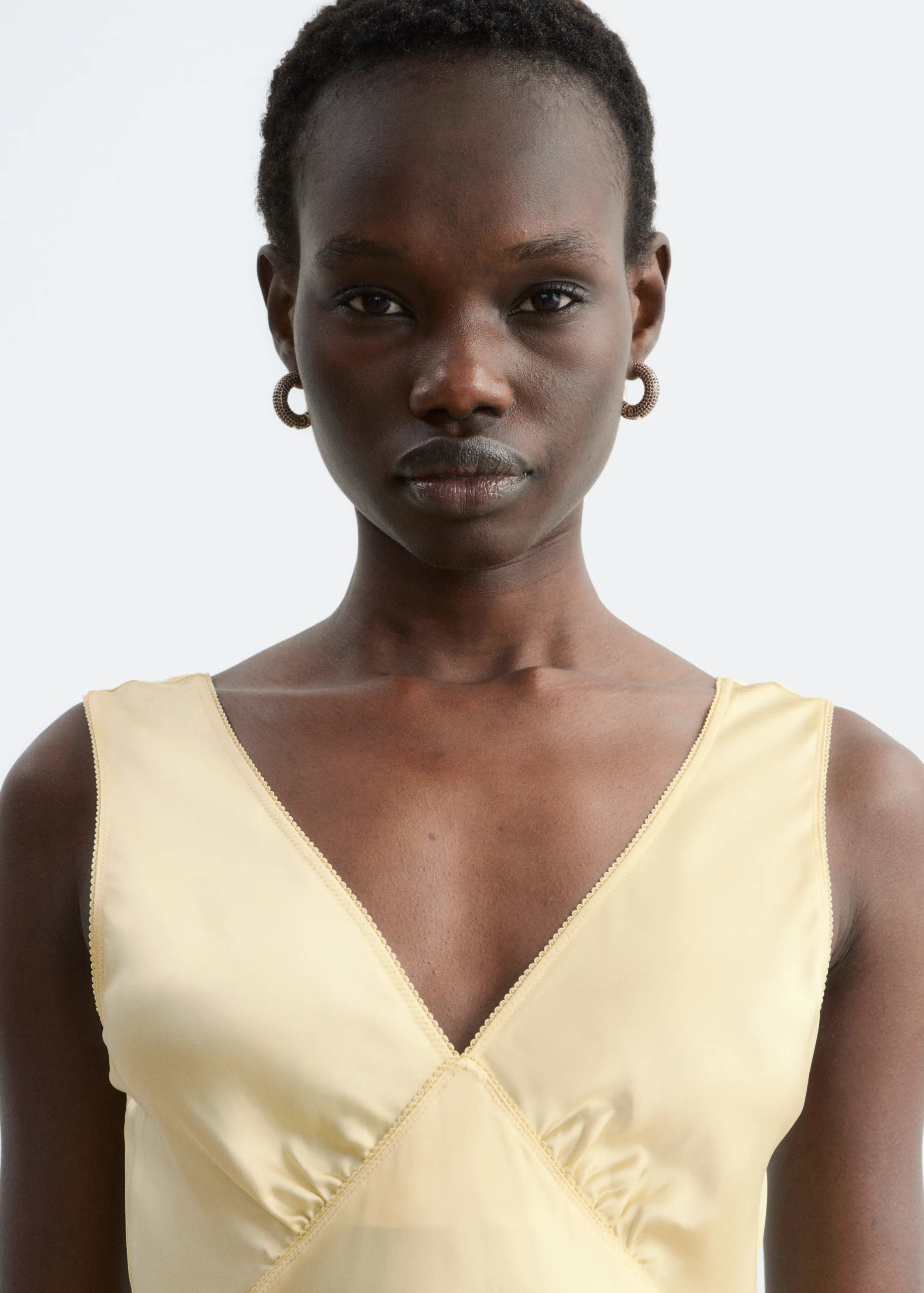 Robe combinaison midi à col en V - Jaune