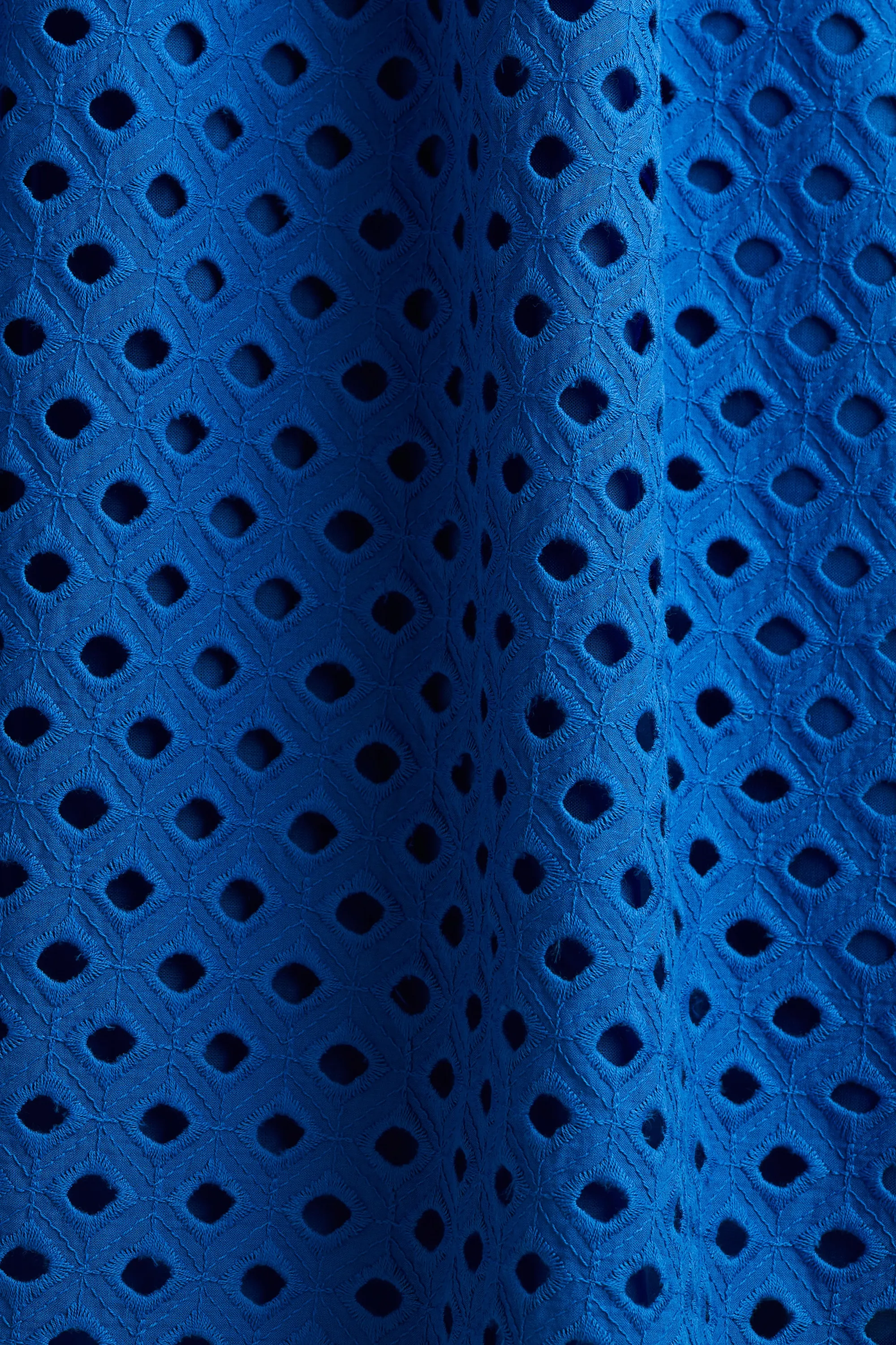 Robe à bretelles fines avec broderie anglaise - Bleu vif