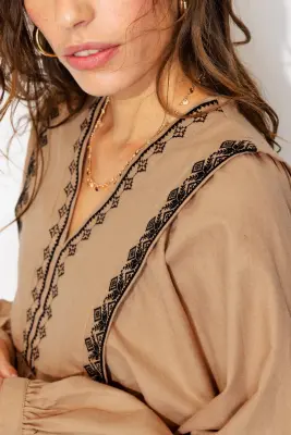 Blouse brodée Femme — photo 5