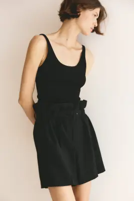 Short en viscose mélangée avec ceinture - Noir — photo 1