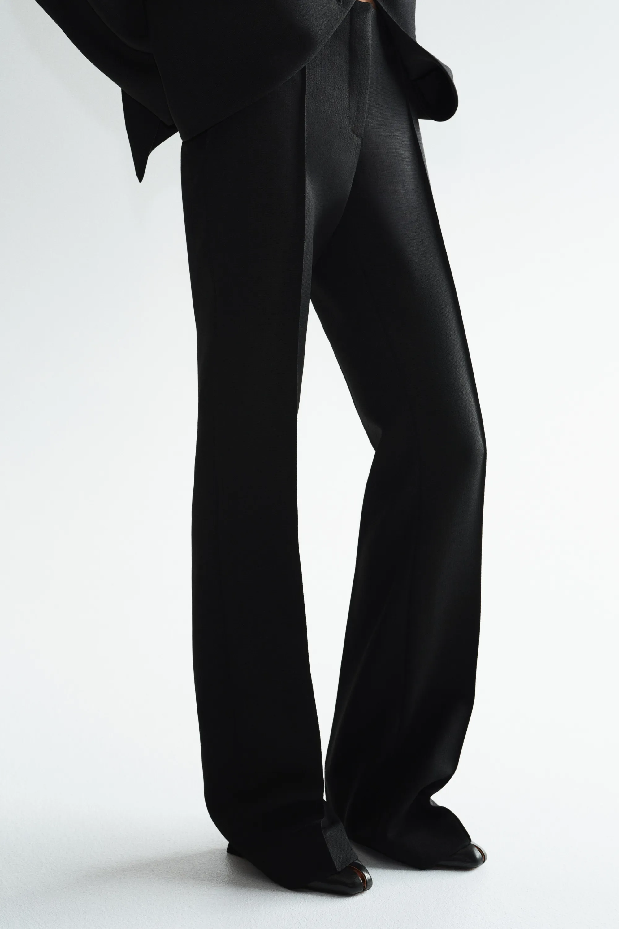 Pantalon chic en laine avec jambes droites - Noir