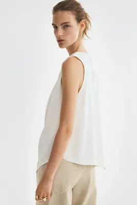 Top à effet drapé avec base en pointe - Crème — photo 3