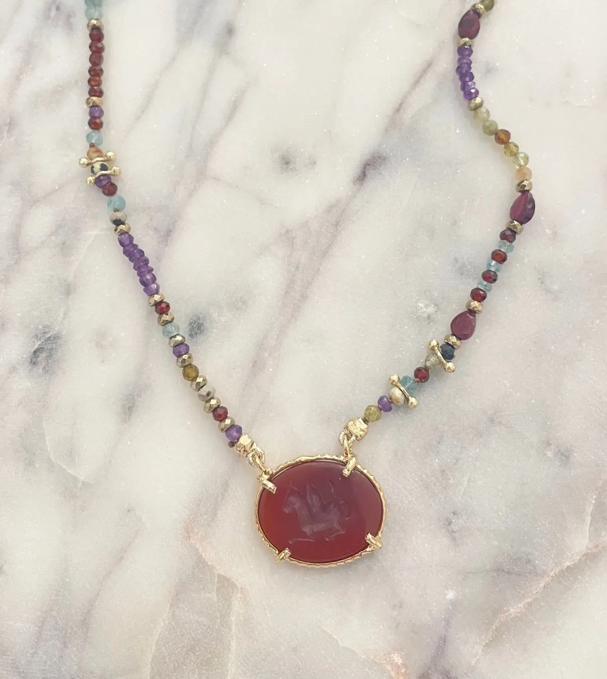 Nouveau ! ROOM SERVICE JEWELRY Collier Pégase Cornaline