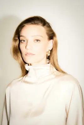 Top en satin avec col cheminée - Beige clair — photo 2