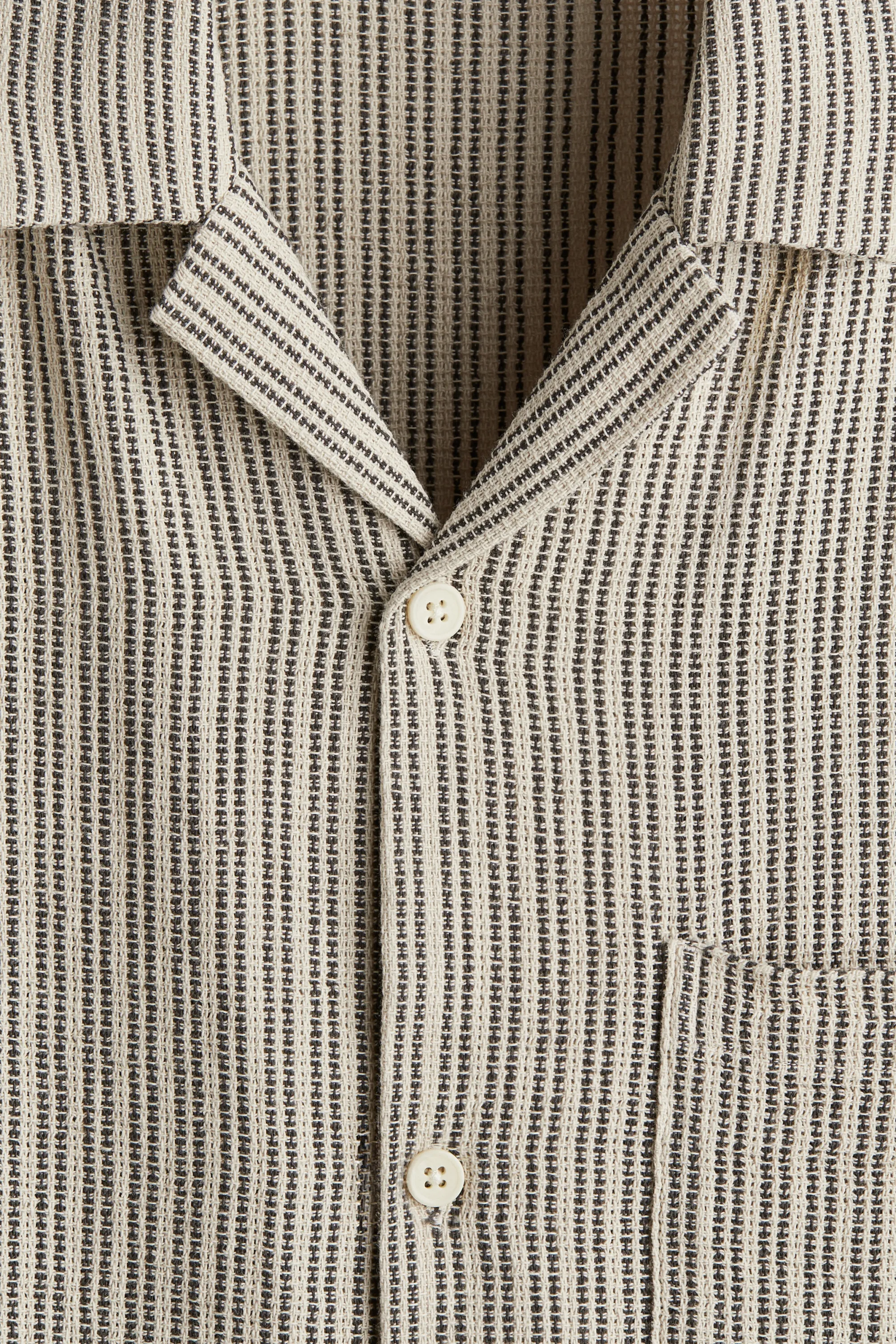 Chemise texturée Regular Fit avec col cubain - Beige/rayé
