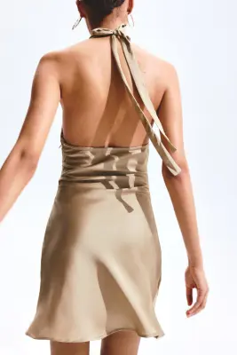 Robe dos nu en satin - Beige — photo 3