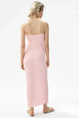 Robe à bretelles fines avec détail à nouer - Rose clair — photo 2