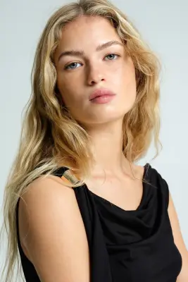 Robe asymétrique à effet drapé - Noir — photo 3