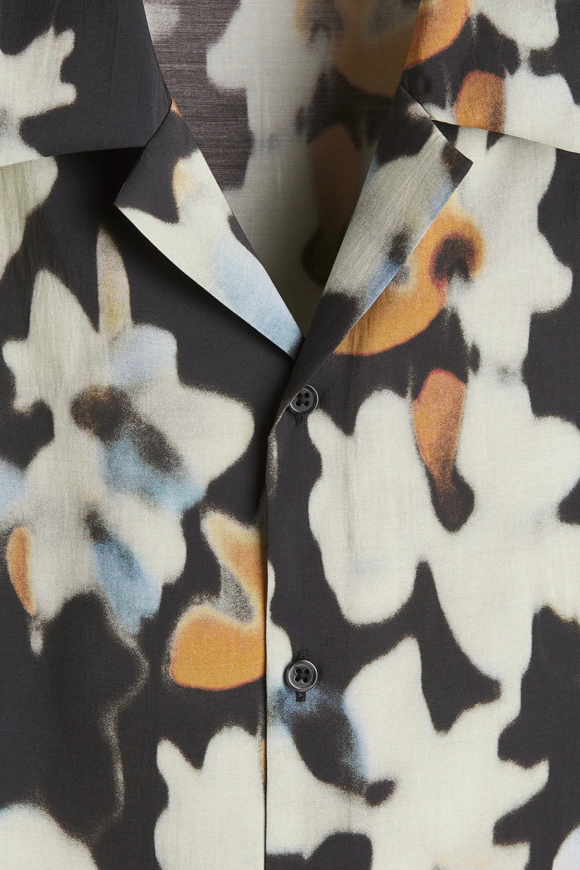 Chemise Regular Fit à motif avec col cubain - Noir/fleuri