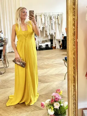 Robe longue fluide sans manche en soie jaune vif Prix boutique 2300€ Taille 36 — photo 2