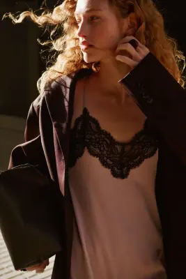 Robe à bretelles fines avec dentelle - Rose clair — photo 2