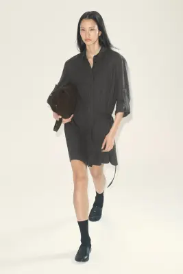ROBE-CHEMISE COURTE DEMI-PLISSÉE EN LAINE - GRIS FONCÉ — photo 5