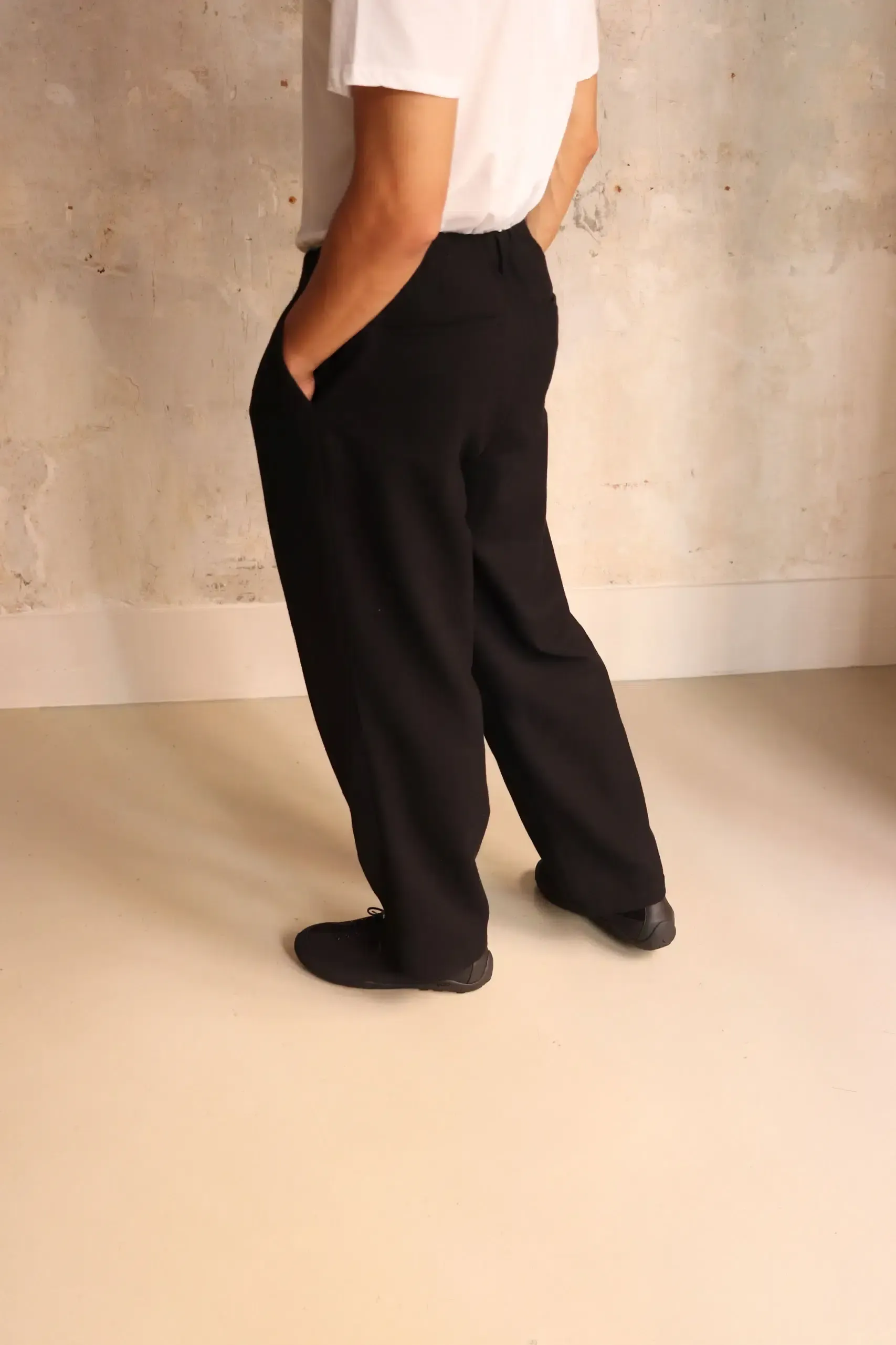 Still By Hand – PT07263OS Wool mixed deep tuck pants  – Black
