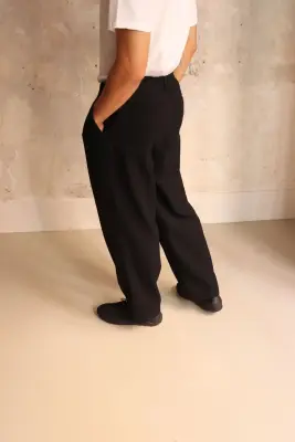 Still By Hand – PT07263OS Wool mixed deep tuck pants  – Black