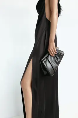 Robe à encolure bénitier en satin de viscose - Marron foncé — photo 3