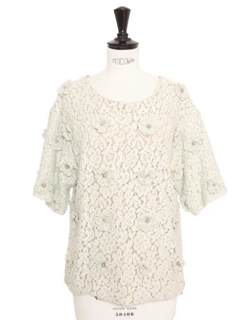 Top manches courtes en dentelle brodé de fleurs et perles vert d'eau Prix boutique 1200€ Taille 38
