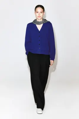 CARDIGAN COL EN V EN LAINE MÉRINOS - BLEU COBALT — photo 1