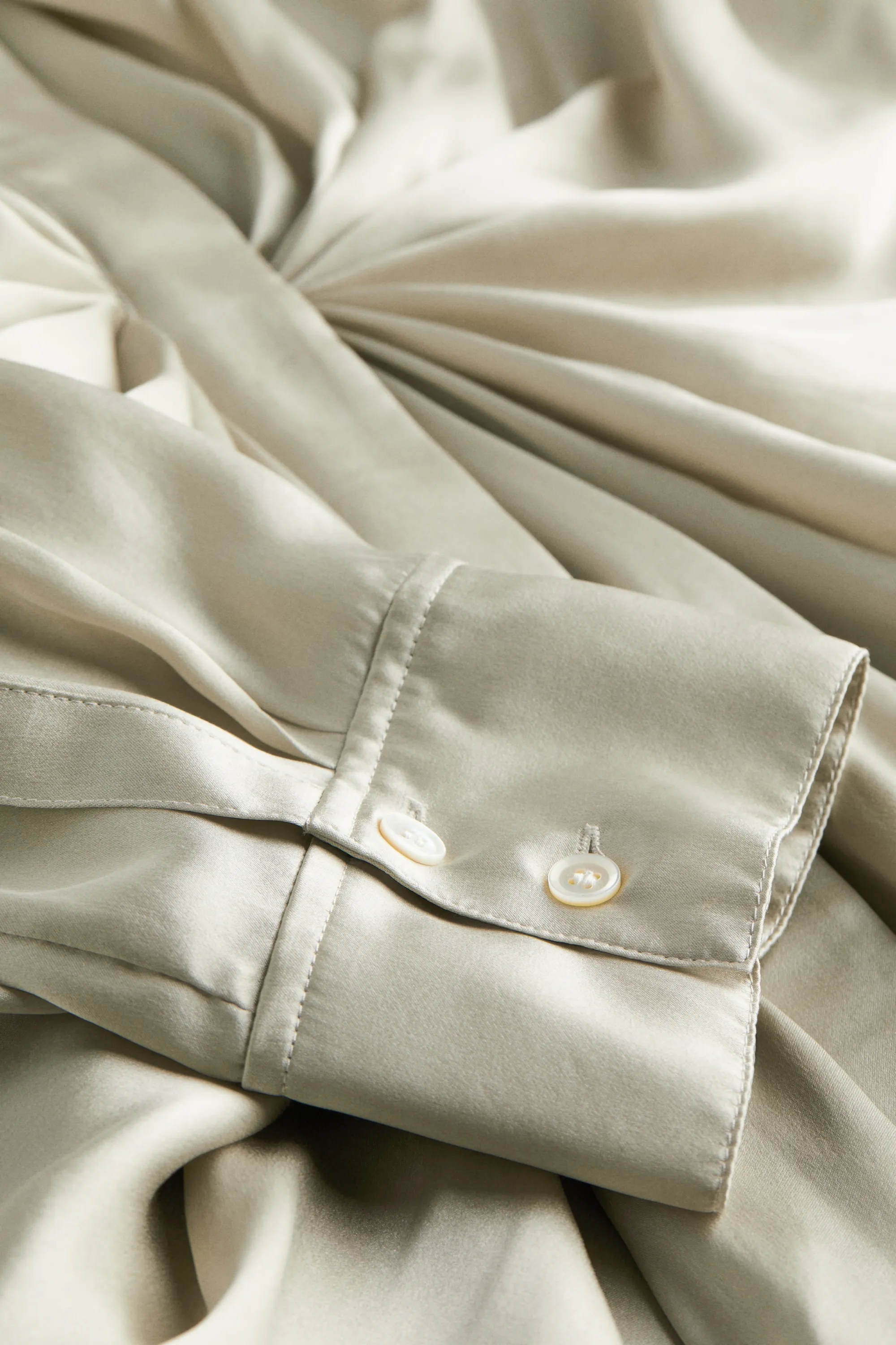 Robe chemise drapée en soie - Beige clair