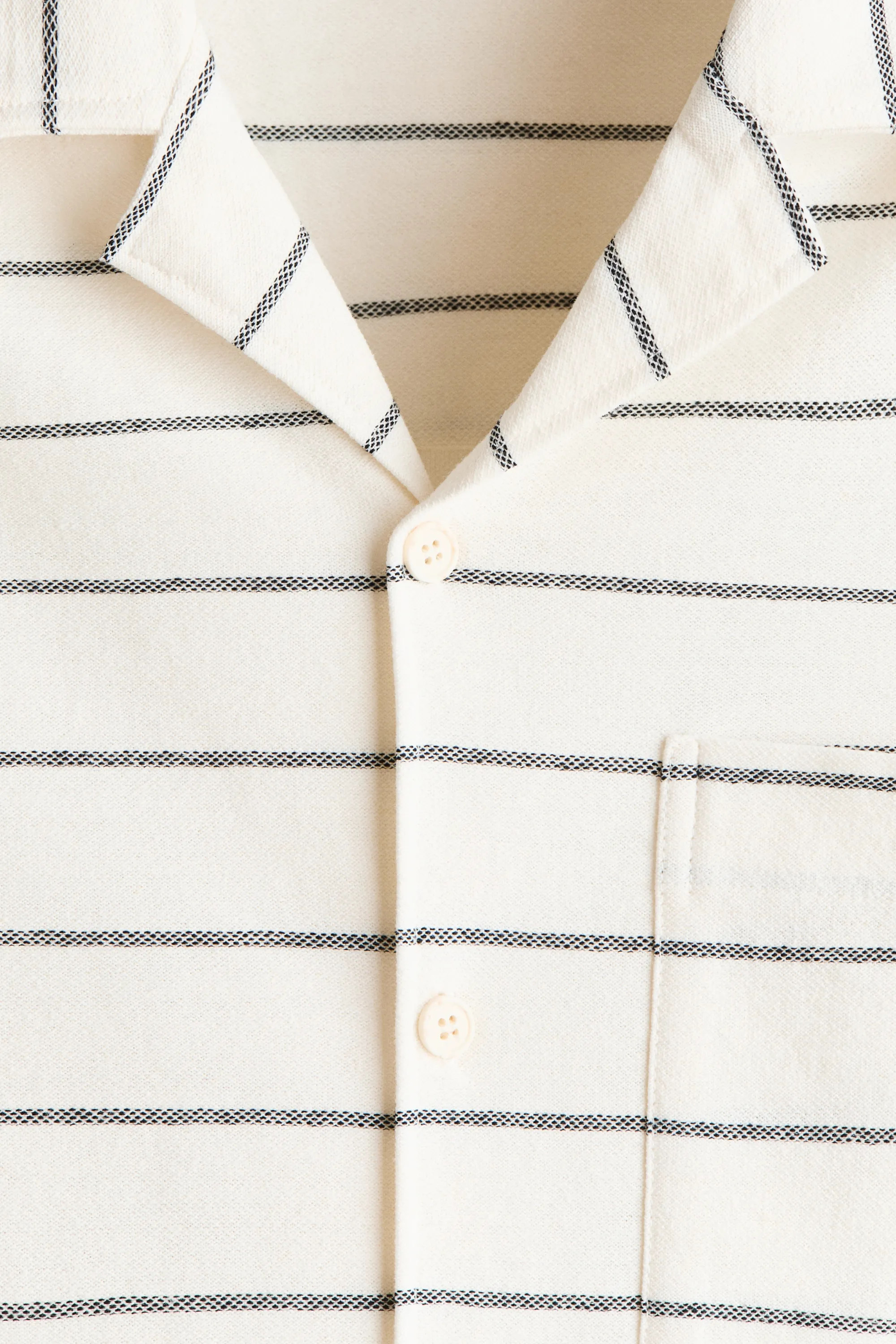 Chemise Relaxed Fit avec col cubain - Crème/rayé