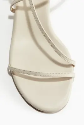 Sandales en cuir avec talon kitten heel - Beige clair — photo 2