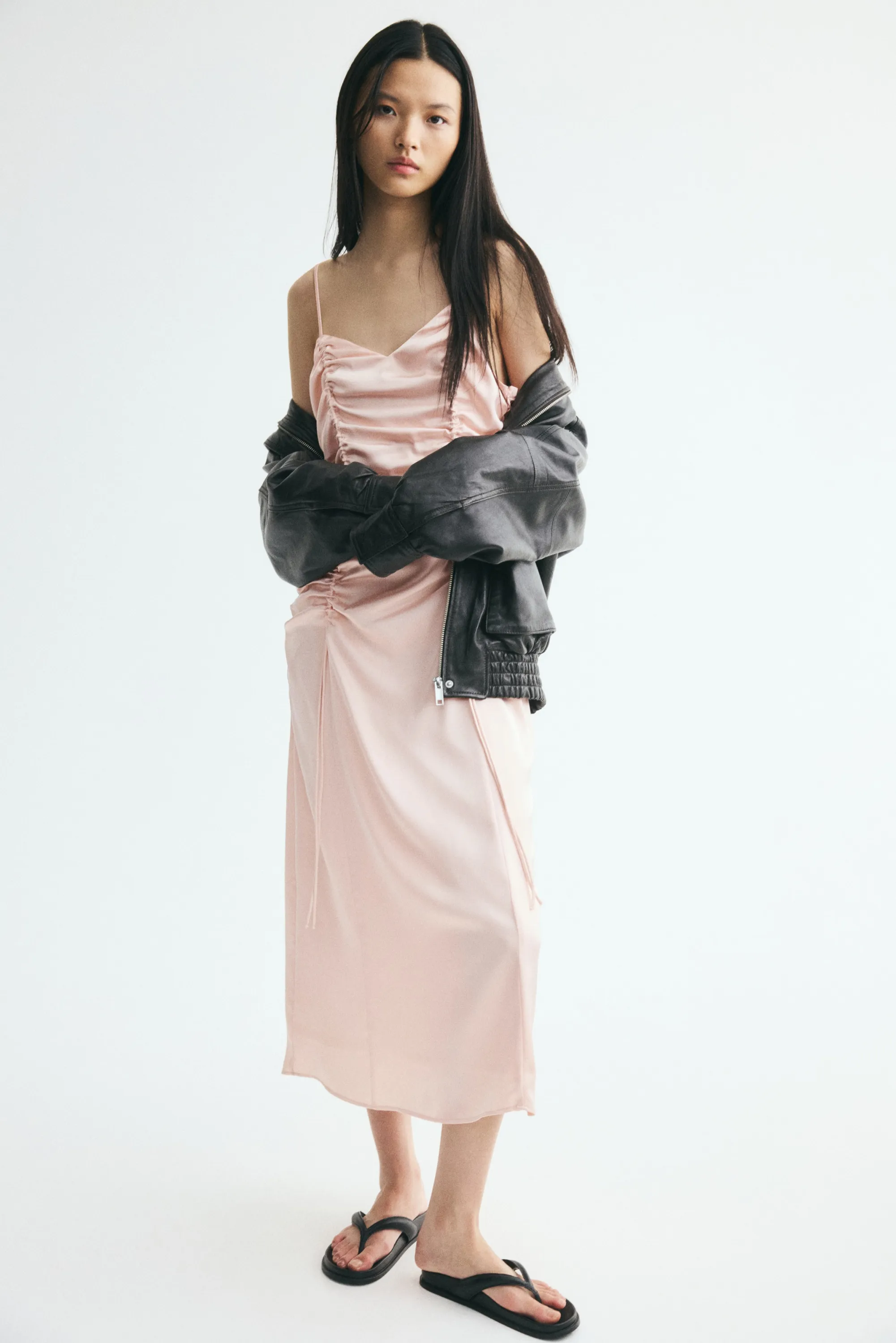 Robe en satin avec cordon de serrage - Rose poudré