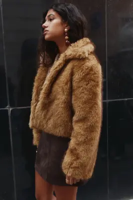 Veste courte en matière duveteuse - Beige foncé — photo 5
