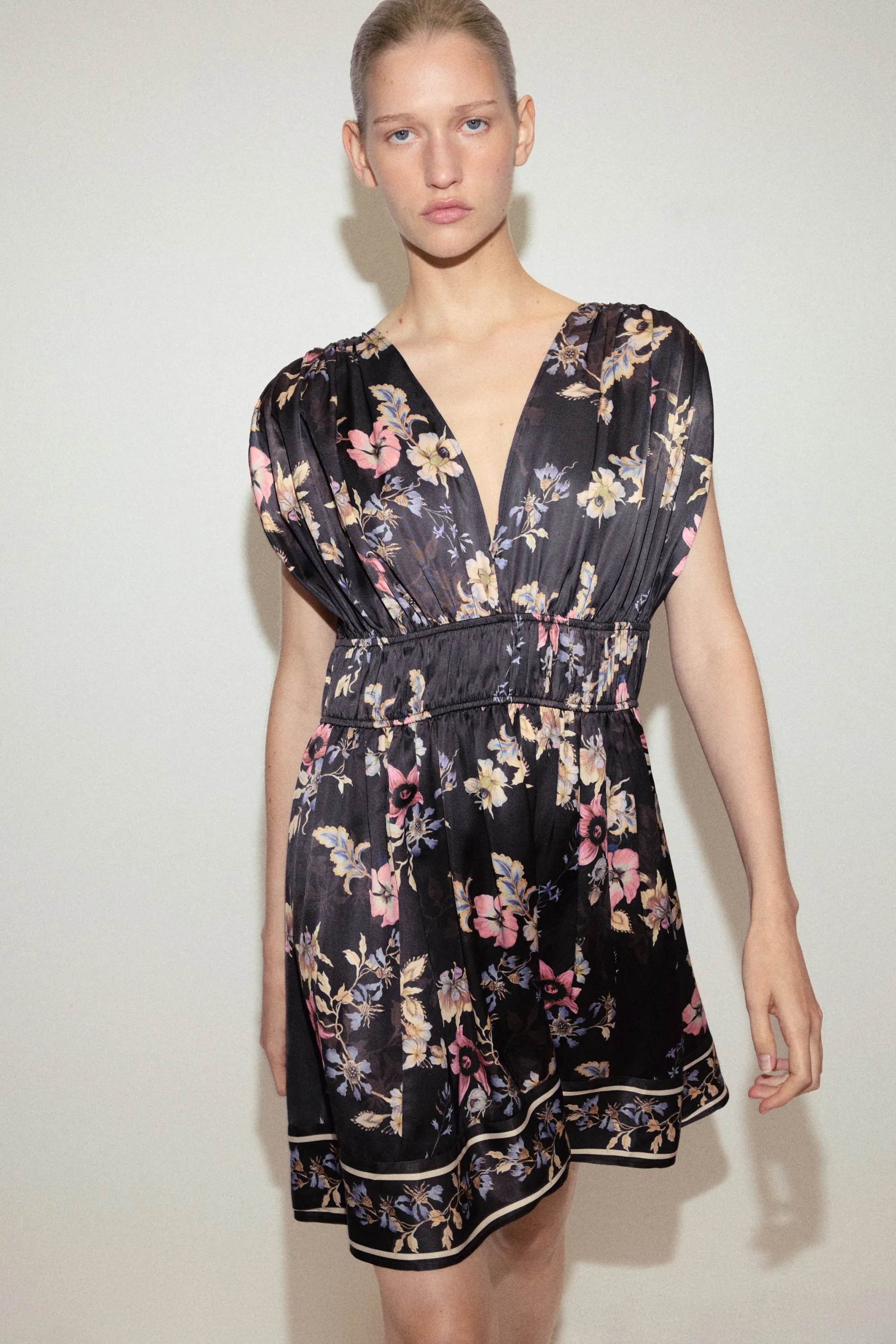 Robe drapée avec détail à nouer - Noir/fleuri