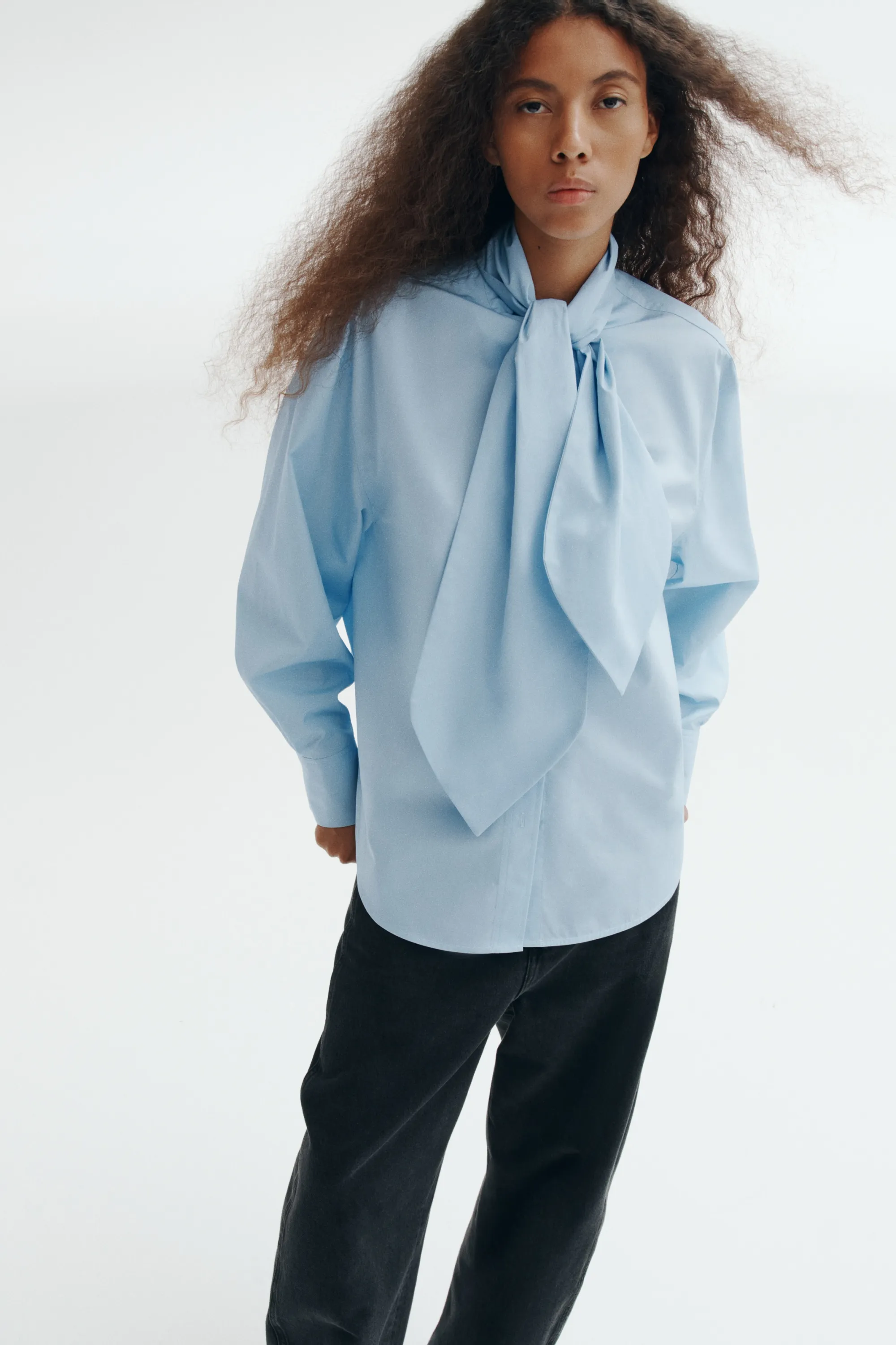 Chemise en popeline de coton à col à nouer - Bleu clair
