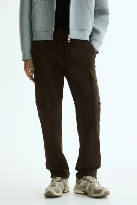 Pantalon cargo Regular Fit - Vert kaki foncé — photo 1