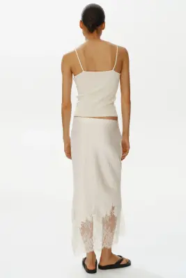 Jupe en satin avec dentelle - Crème — photo 2