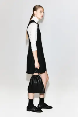 ROBE CHASUBLE COURTE EN MÉLANGE DE LAINE BOUILLIE - NOIR — photo 2