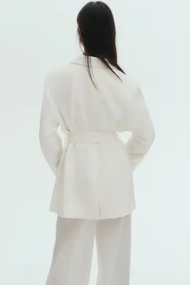 Blazer en tissu texturé avec ceinture à nouer - Crème — photo 4