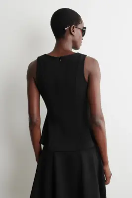 TOP SCULPTÉ EN MAILLE À PANNEAUX - NOIR — photo 4