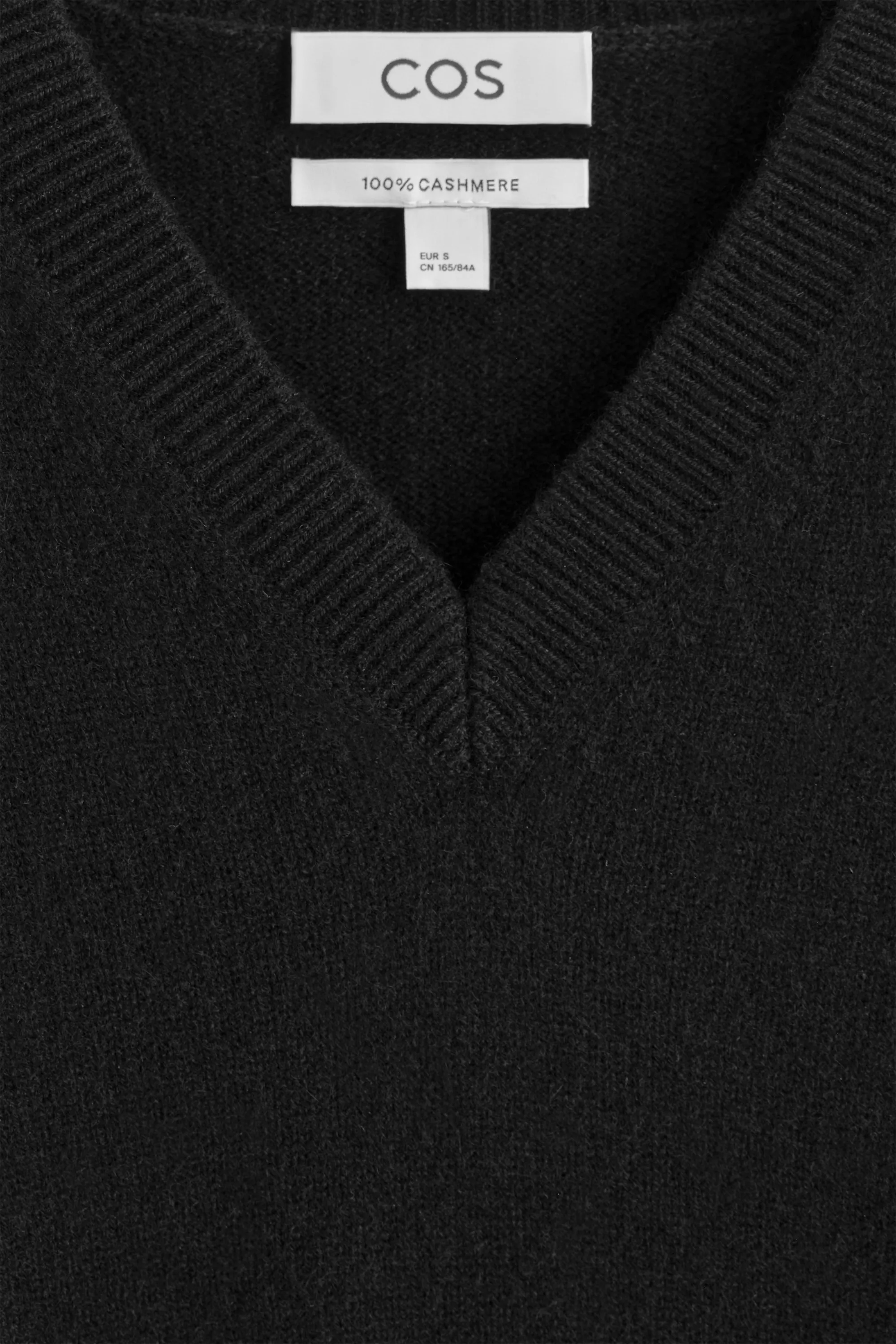 PULL COL EN V EN PUR CACHEMIRE SCULPTÉ - NOIR