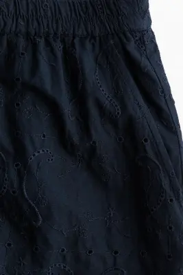 Short en coton avec broderie anglaise - Bleu foncé — photo 3