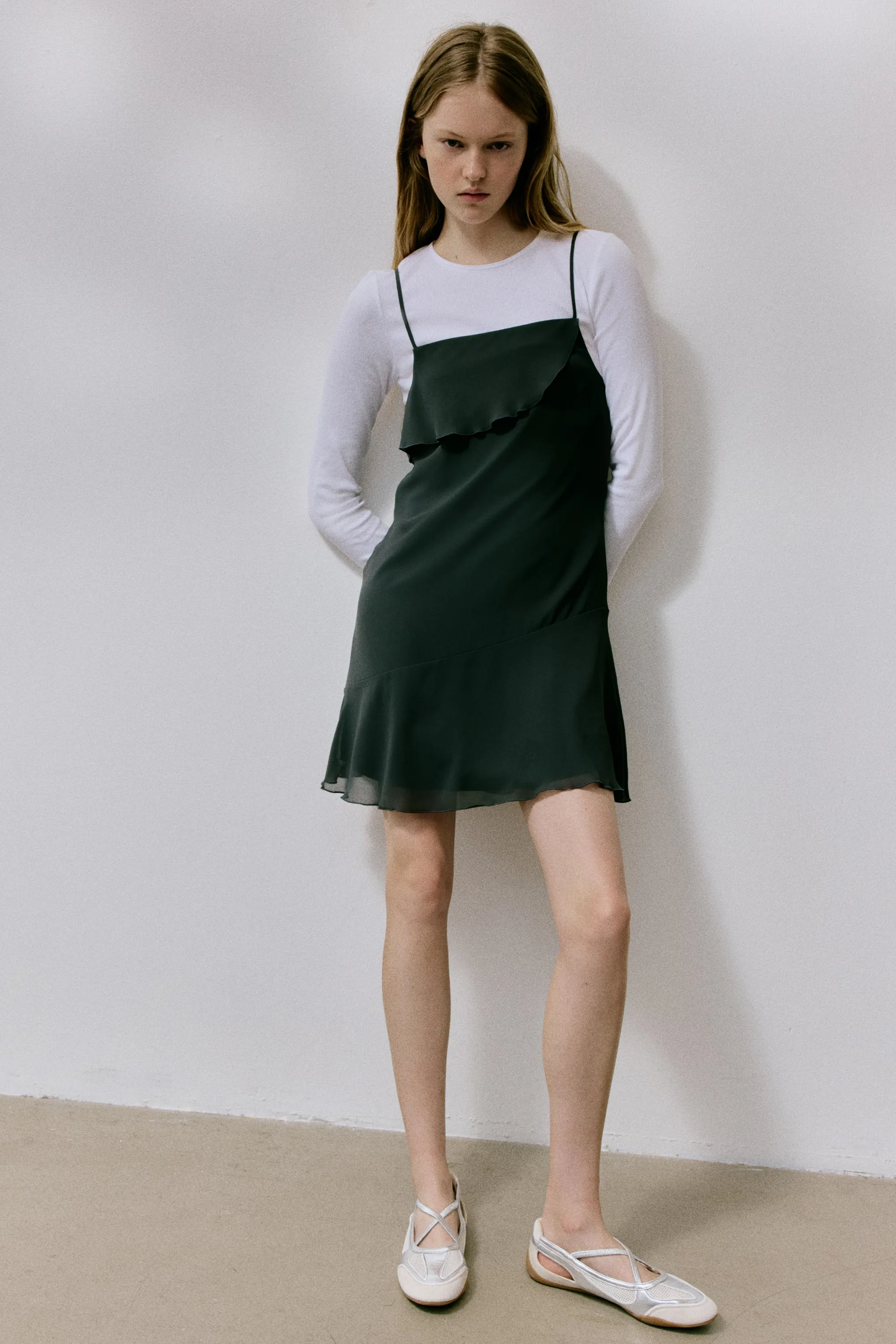 Robe à bretelles fines avec rubans à nouer - Gris foncé