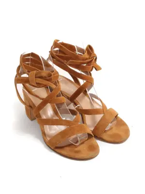 Sandales lacées à petit talon bride cheville en suède camel Px boutique 620€ Taille 36.5 — photo 3