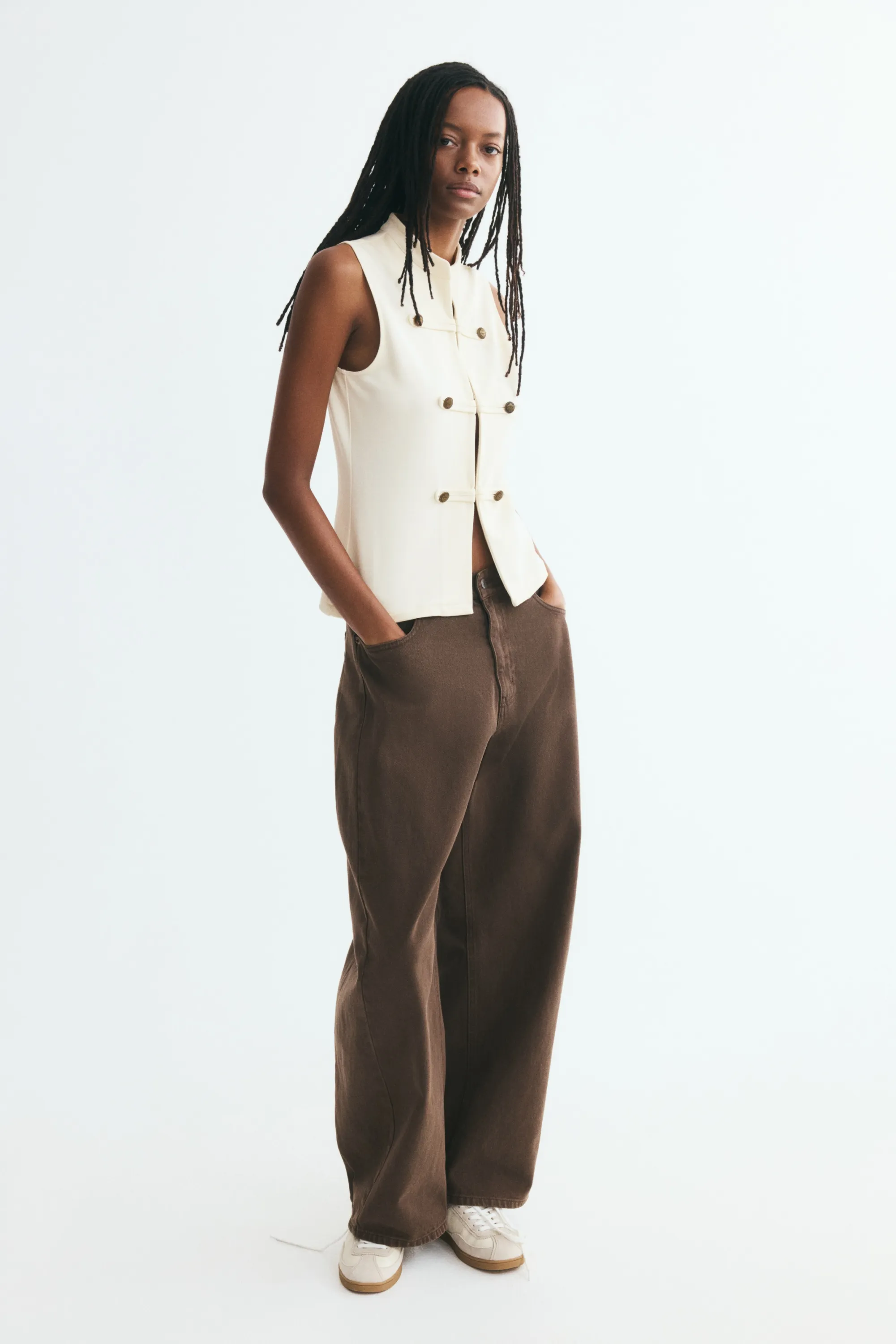 Gilet sans manches avec détails à boutons - Crème
