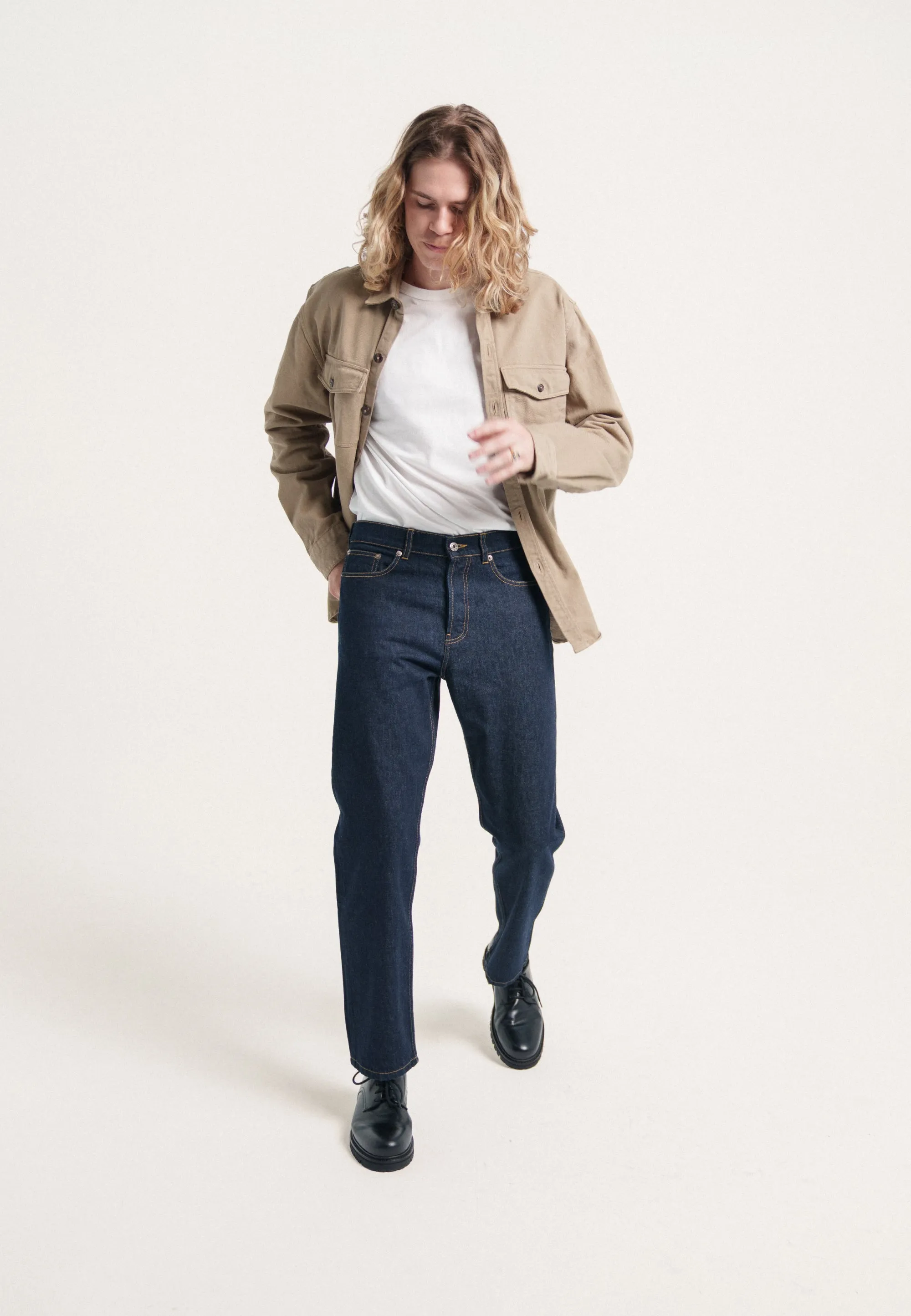 Le jean droit - Brut