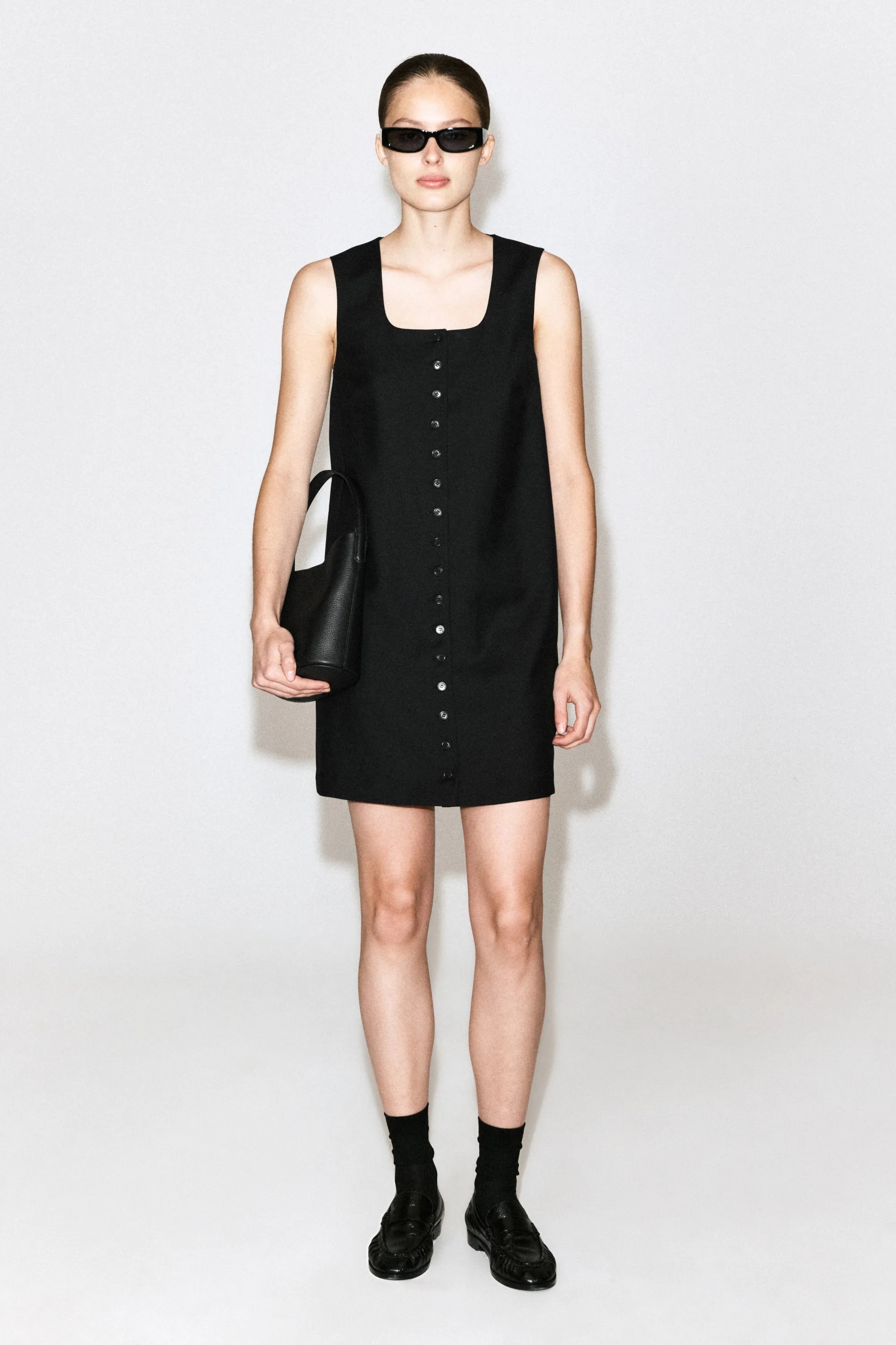 ROBE COURTE BOUTONNÉE EN SERGÉ DE LAINE - NOIR
