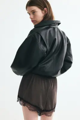 Short brillant avec dentelle - Taupe foncé/noir — photo 2