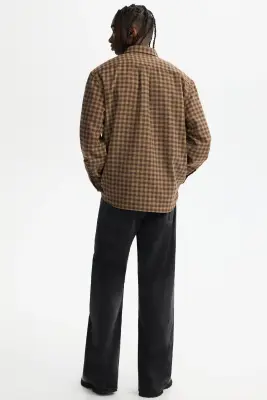 Chemise Relaxed Fit en laine mélangée - Taupe foncé/carreaux — photo 4