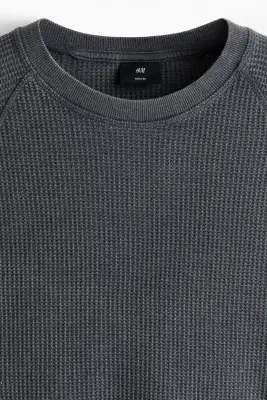 T-shirt gaufré Regular Fit - Gris foncé — photo 4