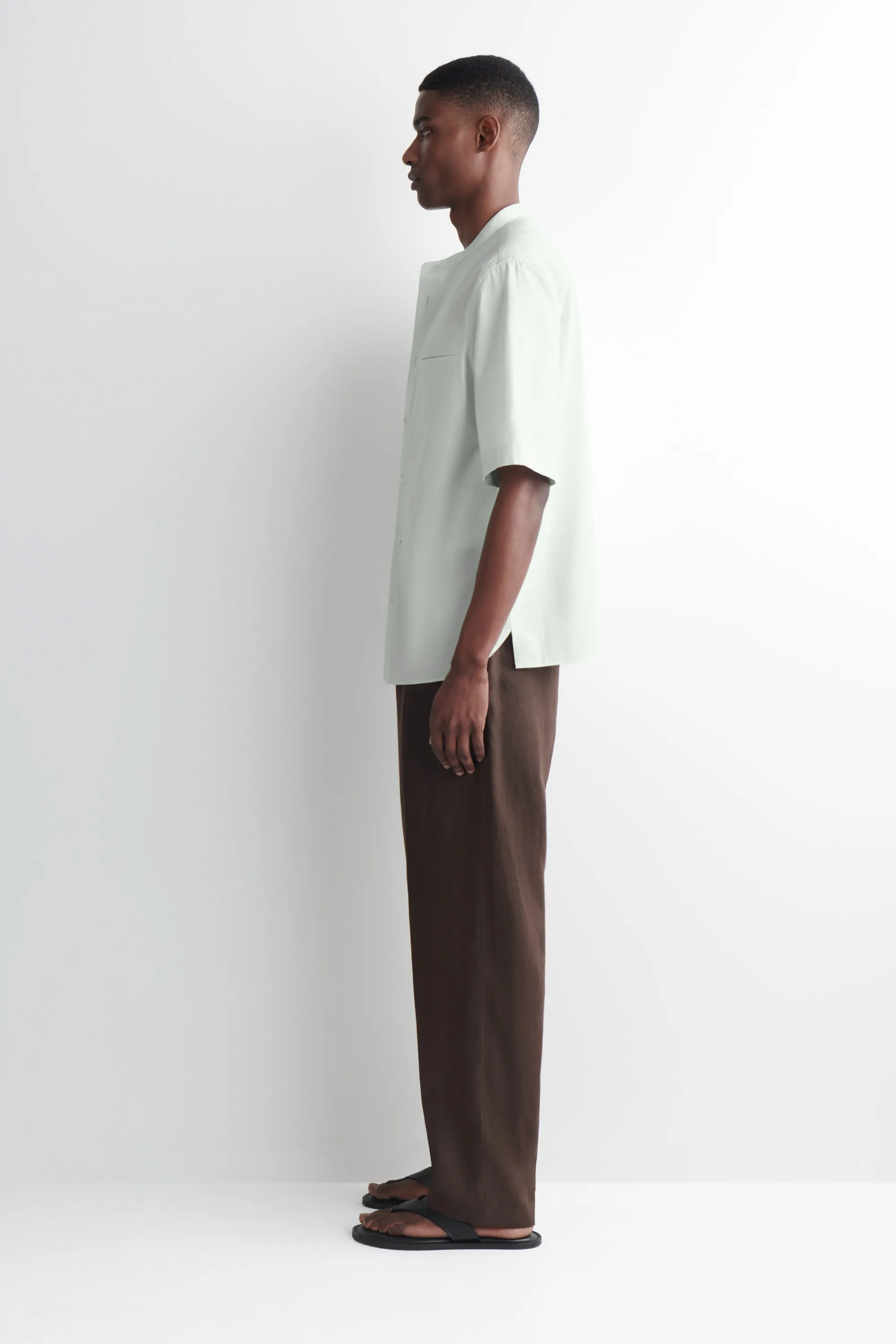 CHEMISE À MANCHES COURTES ET COL OFFICIER - VERT CLAIR