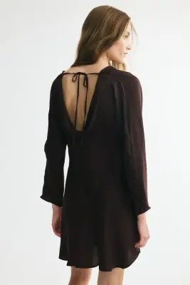 Robe à encolure bénitier avec jupe évasée - Marron foncé — photo 1