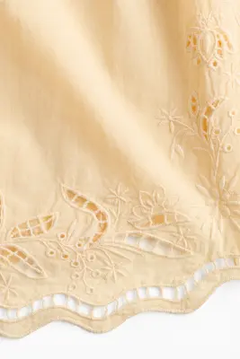 Short de plage en coton avec broderie anglaise - Jaune — photo 4
