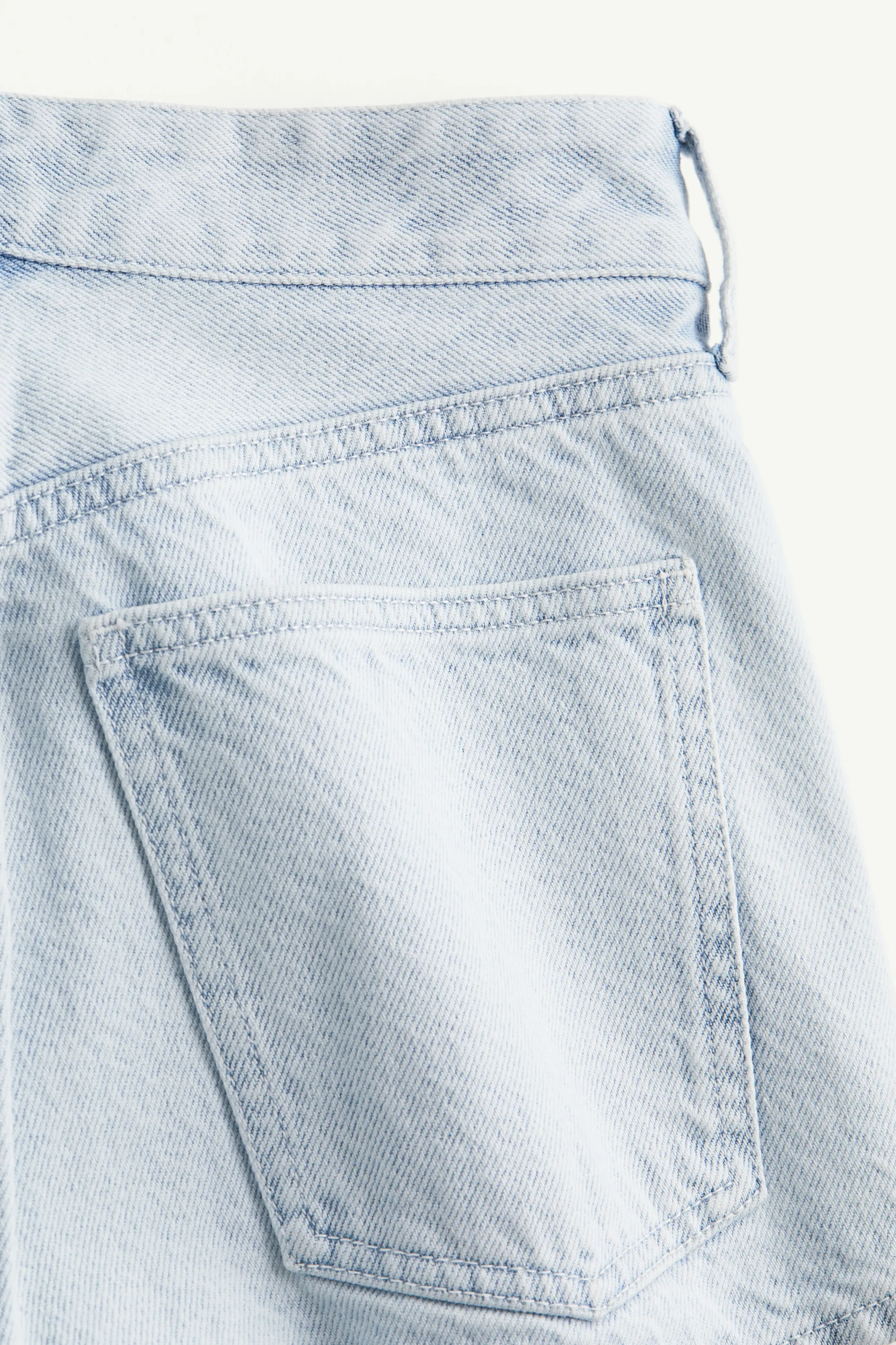 Mini short en denim avec plis devant - Bleu denim clair